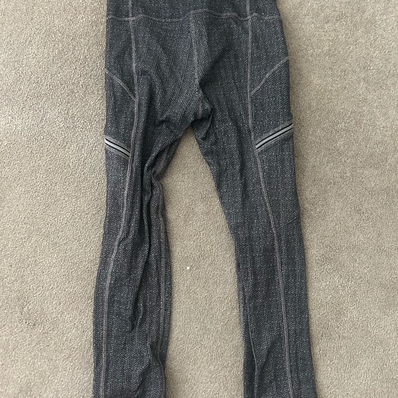 Athleta cropped grey running leggings - Picture 3 of 9